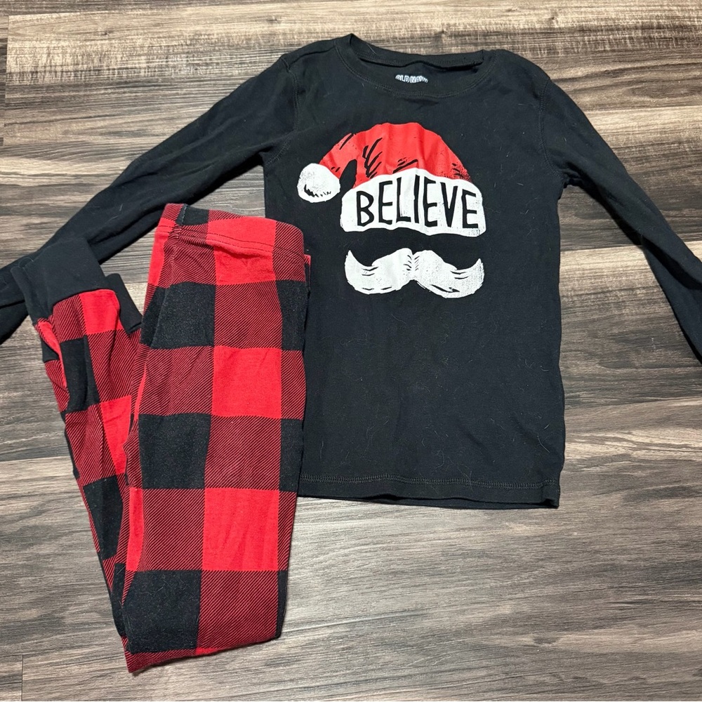 ✨3 for $15✨ Old Navy Black 'Believe' Santa Pajama Set with Red Plaid Pants